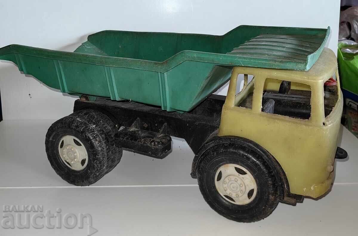 Auction  SOCIALIST PLASTIC TOY TRUCK - DIRTY