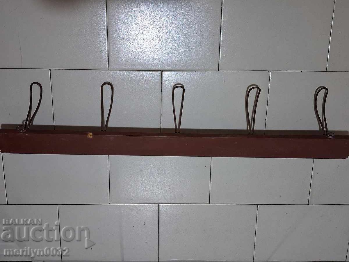 Παράδοση Παλιά κρεμάστρα πρωτόγονη ξύλο σφυρήλατο σίδερο Παράδοση Παλιά κρεμάστρα πρωτόγονη ξύλο σφυρήλατο σίδερο