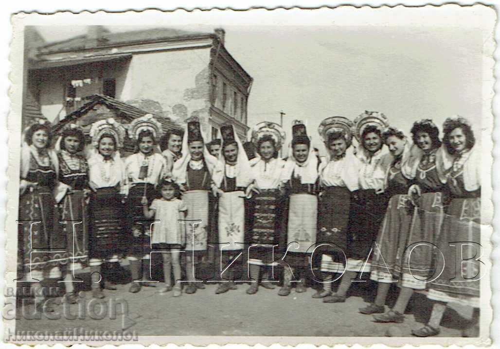 MICĂ FOTOGRAFIE VECHE FESTIVAL FOLCLORIC LA SAT J559 MICĂ FOTOGRAFIE VECHE FESTIVAL FOLCLORIC LA SAT J559