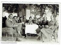 1939 MALKA STARA SNIMKA KARLOVO KHRANENE V RESTORANT ZH560