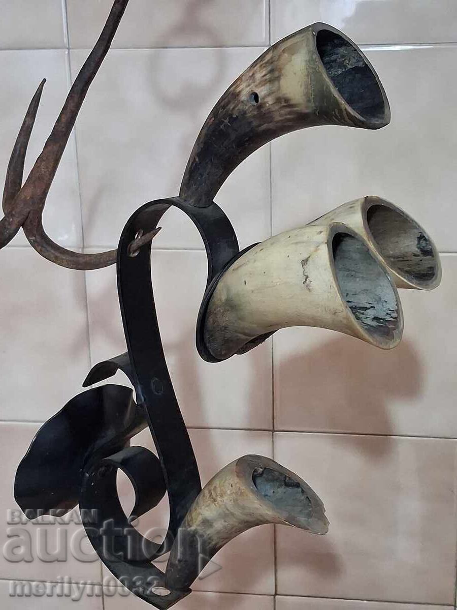 Δημοπρασία Σοβιετικό κηροπήγιο από σφυρήλατο σίδερο με θήκες από κέρατο αγελάδας