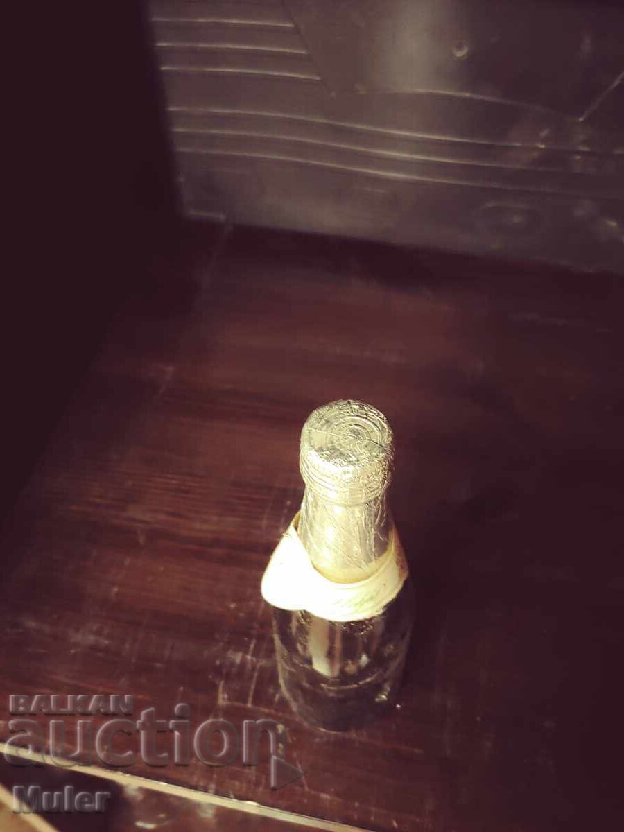 Sticlă de vin de colecție cu preț € 3.11 | 6.08 BGN