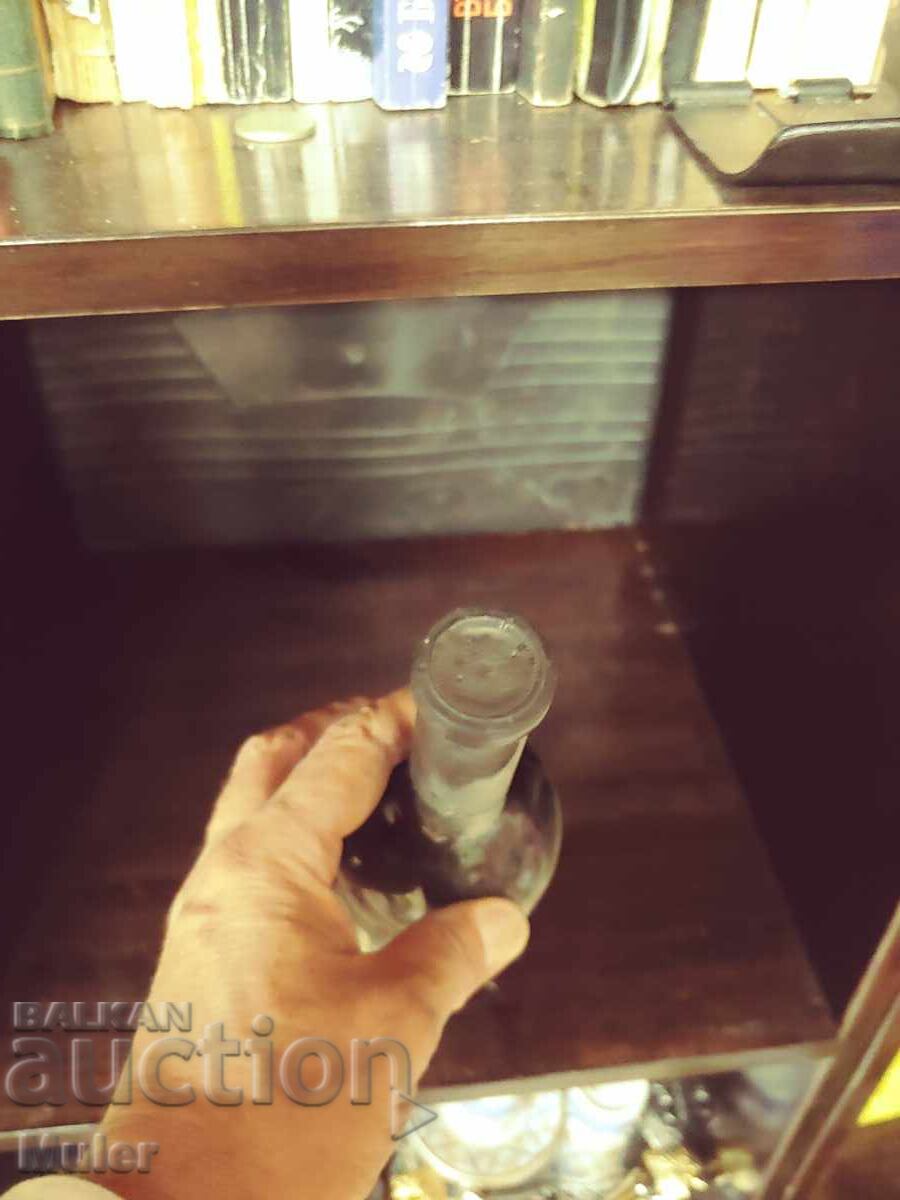 Бутилка вино за колекция с цена € 5.11 | 9.99 лв.