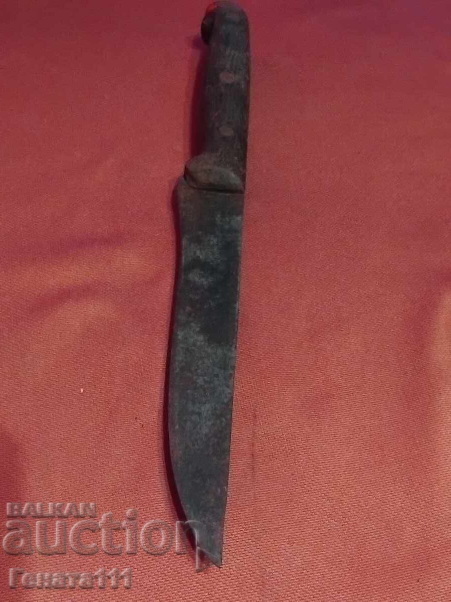 Vechi cuțit ciobănesc forjat Vechi cuțit ciobănesc forjat