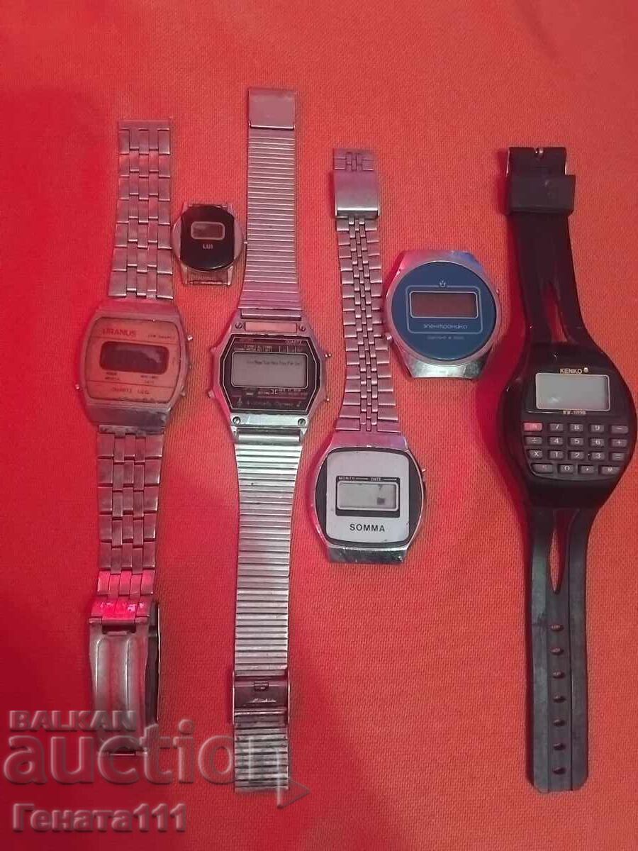 Лот стари електрони часовници Лот стари електрони часовници