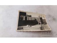 Fotografie Sofia Bebeluș într-un cărucior retro în curte 1935