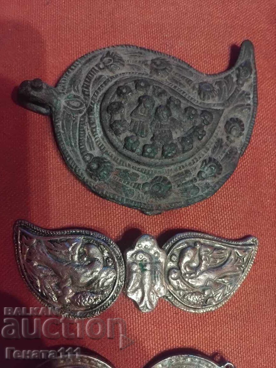 Licitație Pafti pentru costum