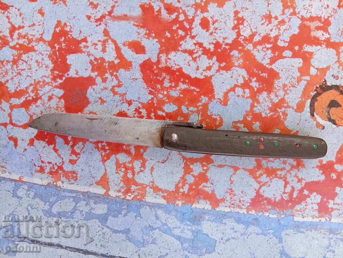 Много стар джобен нож с рогови чирени с цена € 50.00 | 97.79 лв. Много стар джобен нож с рогови чирени с цена € 50.00 | 97.79 лв.