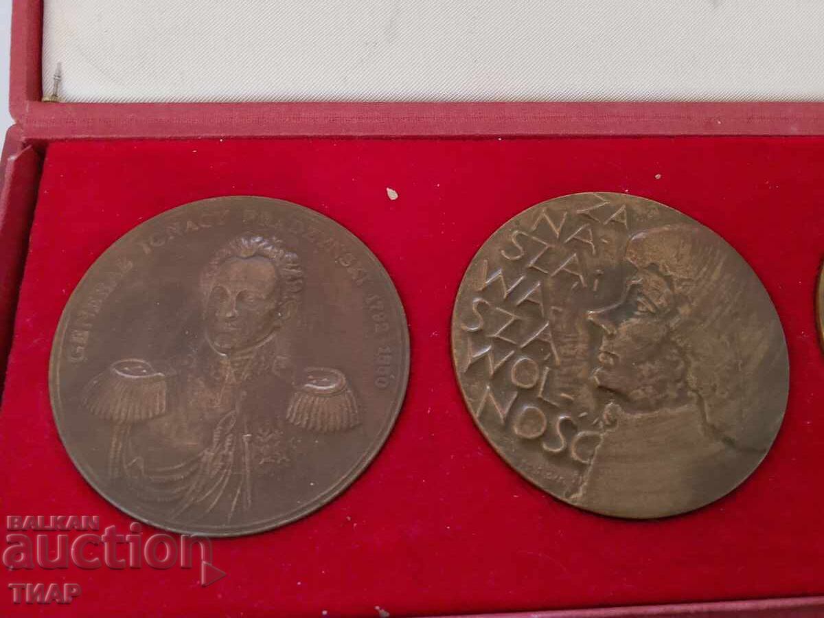 Plachete din bronz Polonia cu preț € 1.50 | 2.93 BGN