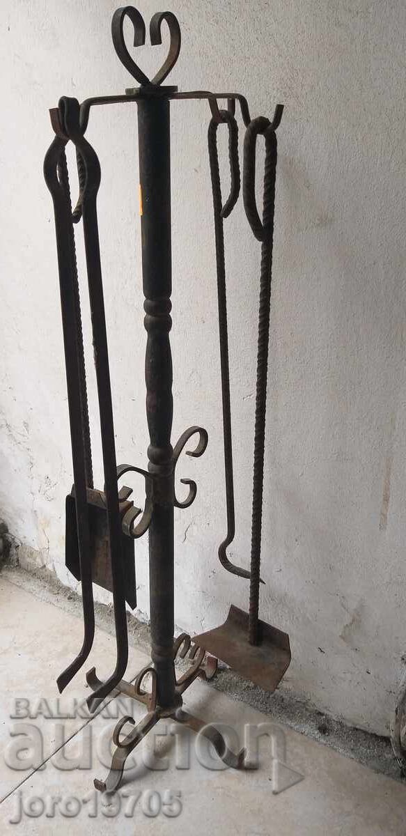 стар комплект за камина / ковано желязо с цена € 75.00 | 146.69 лв.
