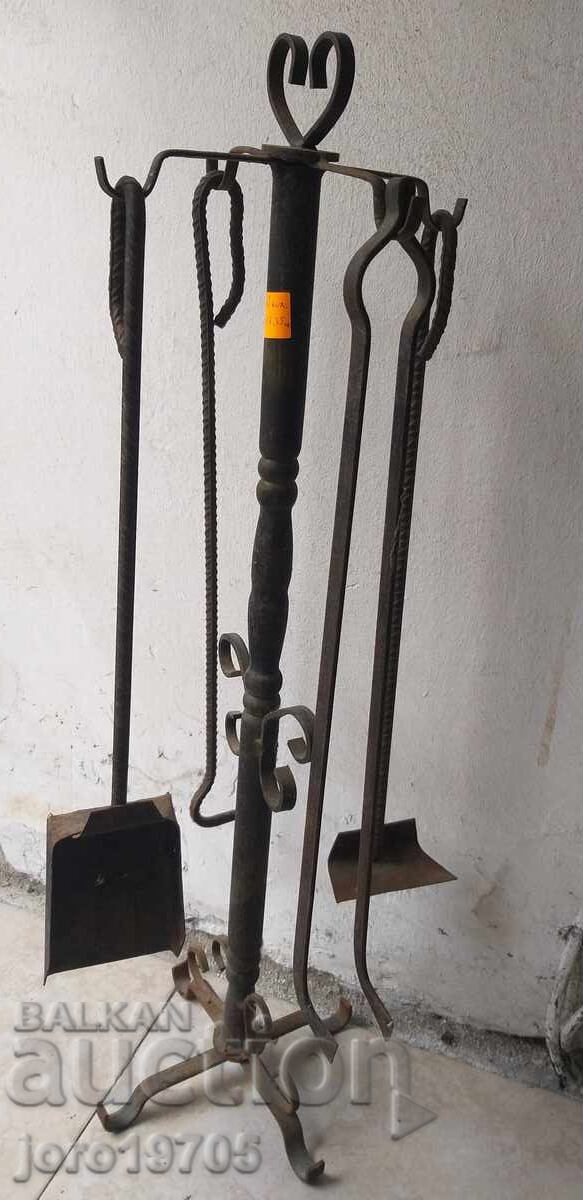 Аукцион стар комплект за камина / ковано желязо