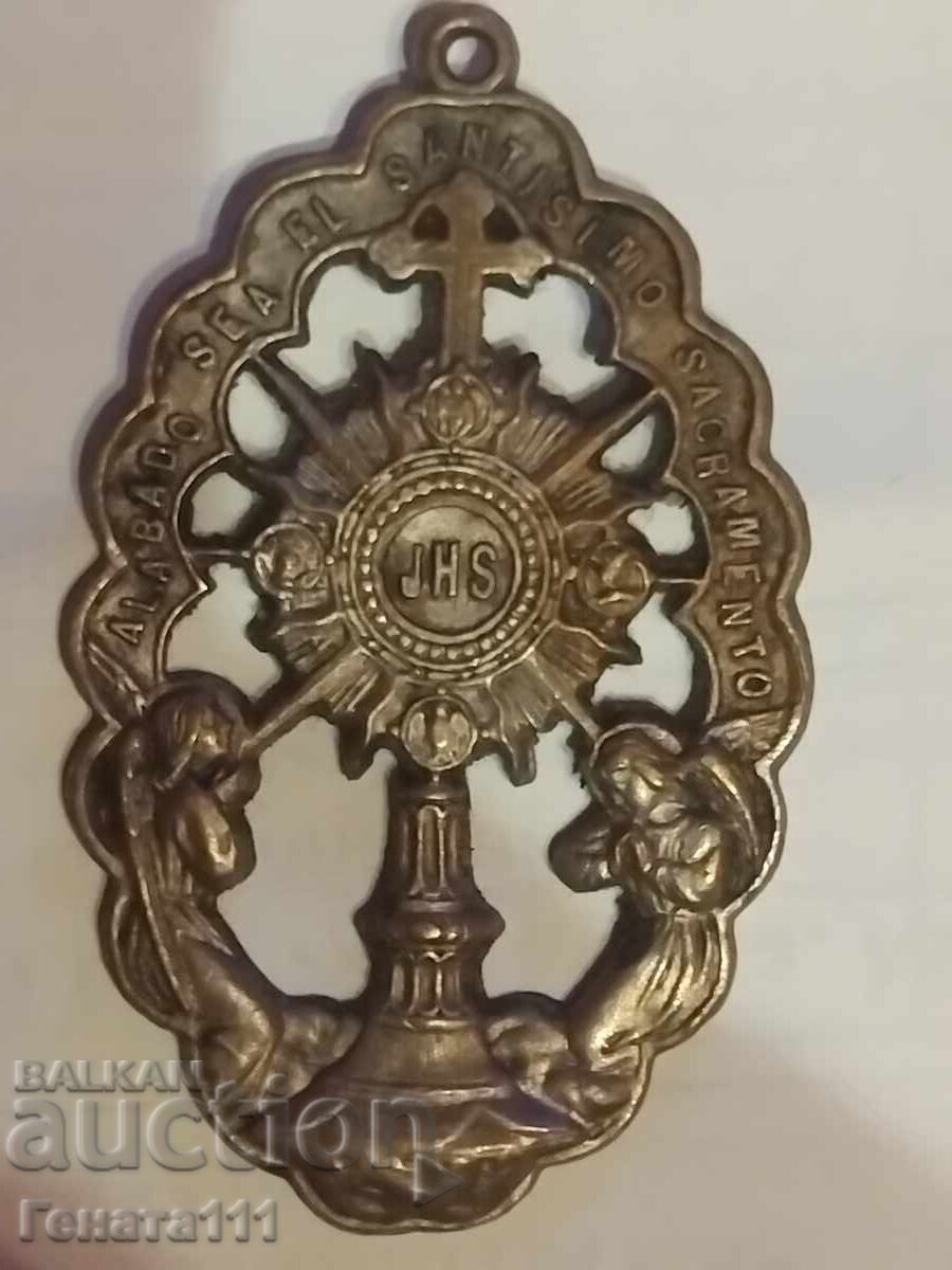 Medalion vechi cu medalie Sfânta Împărtășanie cu preț € 20.00 | 39.12 BGN Medalion vechi cu medalie Sfânta Împărtășanie cu preț € 20.00 | 39.12 BGN