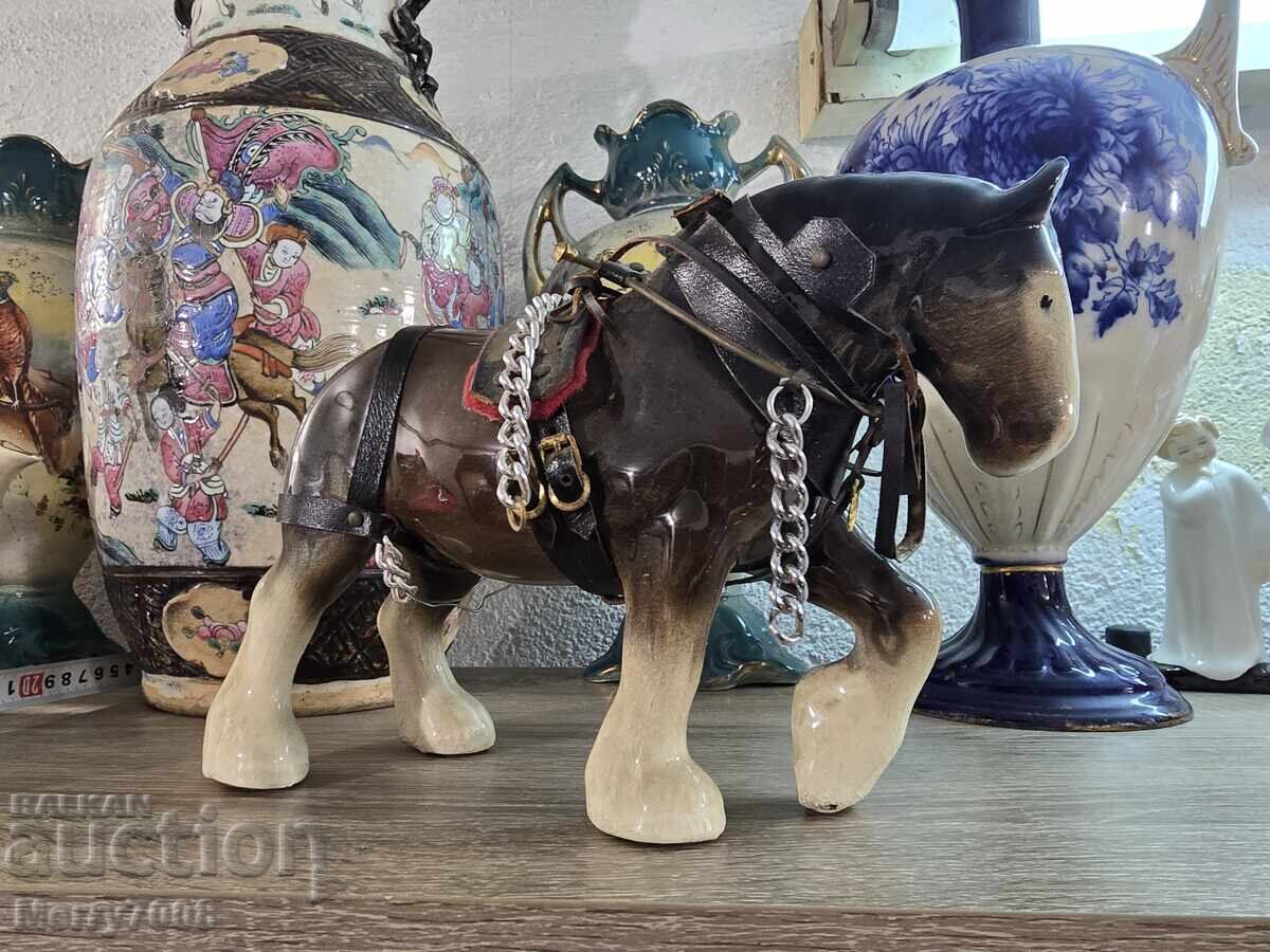 Licitație Figurină din porțelan extrem de elegantă în formă de cal !!!