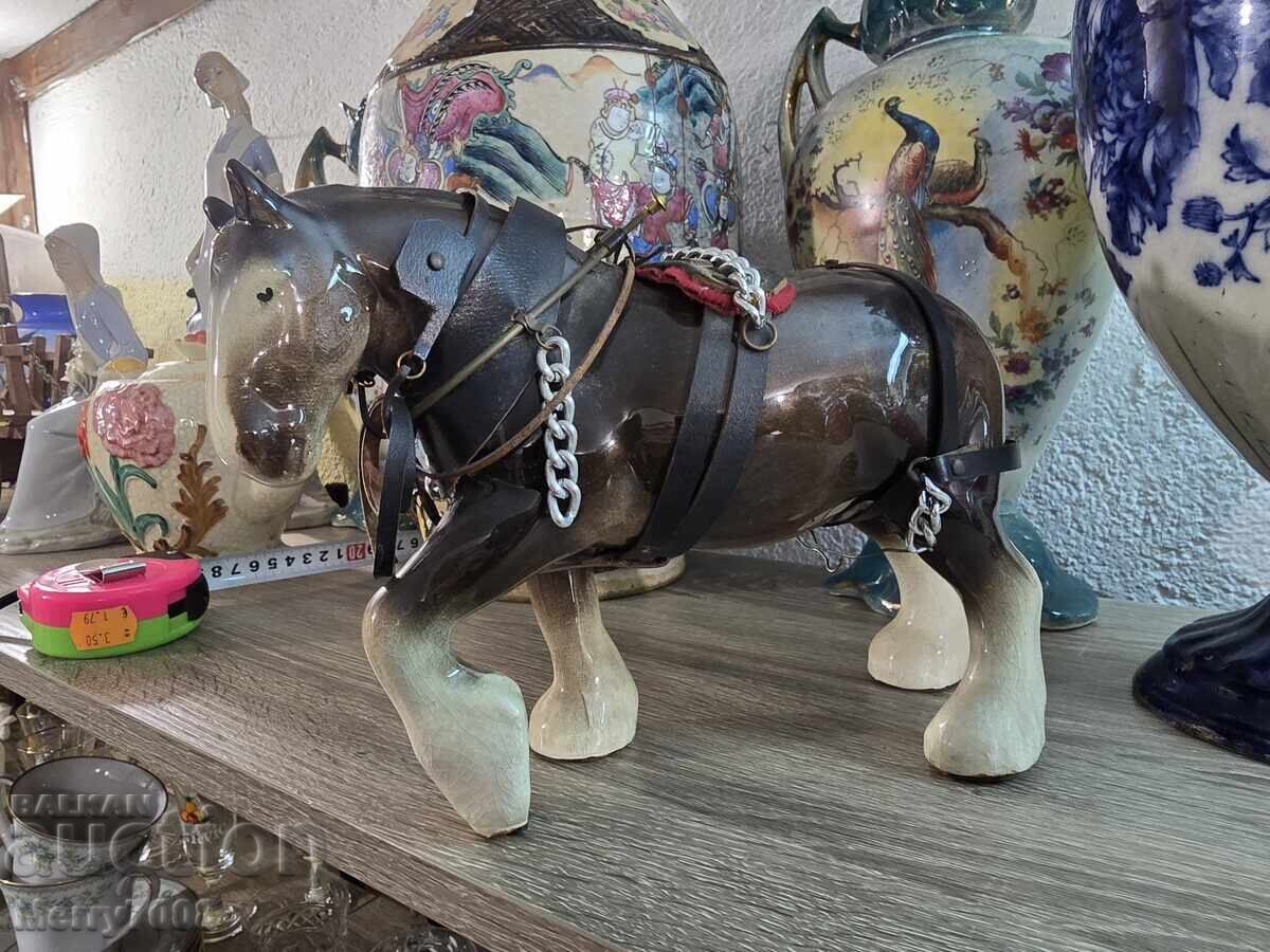 Figurină din porțelan extrem de elegantă în formă de cal !!!
