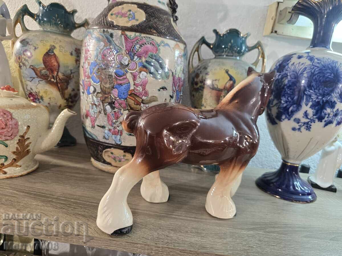 Licitație Figurină din porțelan lucrată manual, reprezentând un cal !!!