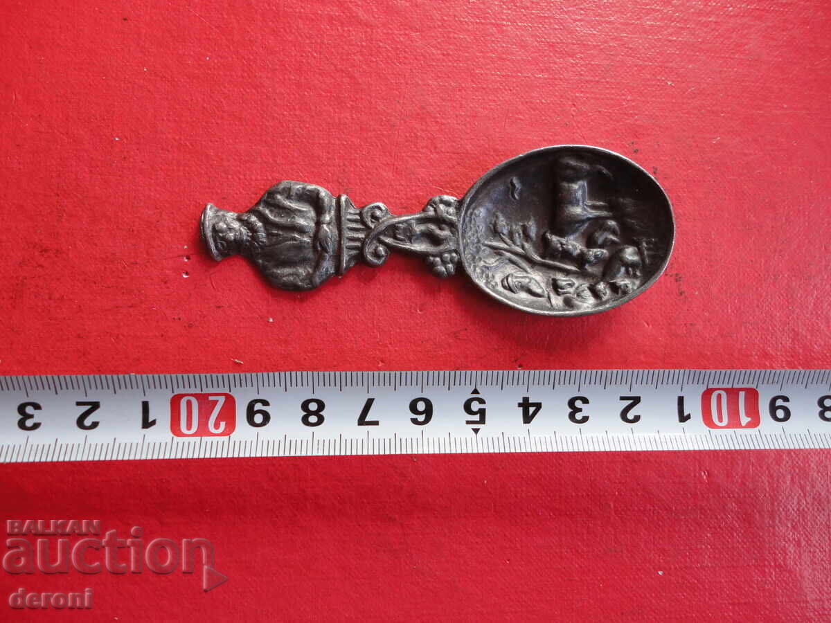 Αντίκα ανάγλυφο κασσιτερένιο κουταλάκι κουτάλι