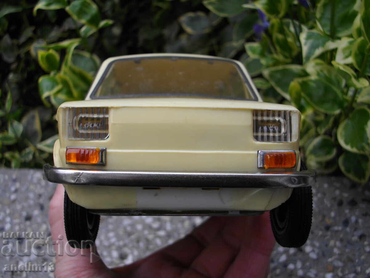 ΣΟΣΙΑΛΙΣΤΙΚΟ ΠΛΑΣΤΙΚΟ ΑΥΤΟΚΙΝΗΤΑΚΙ POLSKI FIAT 126 - 5