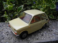 MAȘINUȚĂ DIN PLASTIC DIN PERIOADA SOCIALISTĂ POLSKI FIAT 126