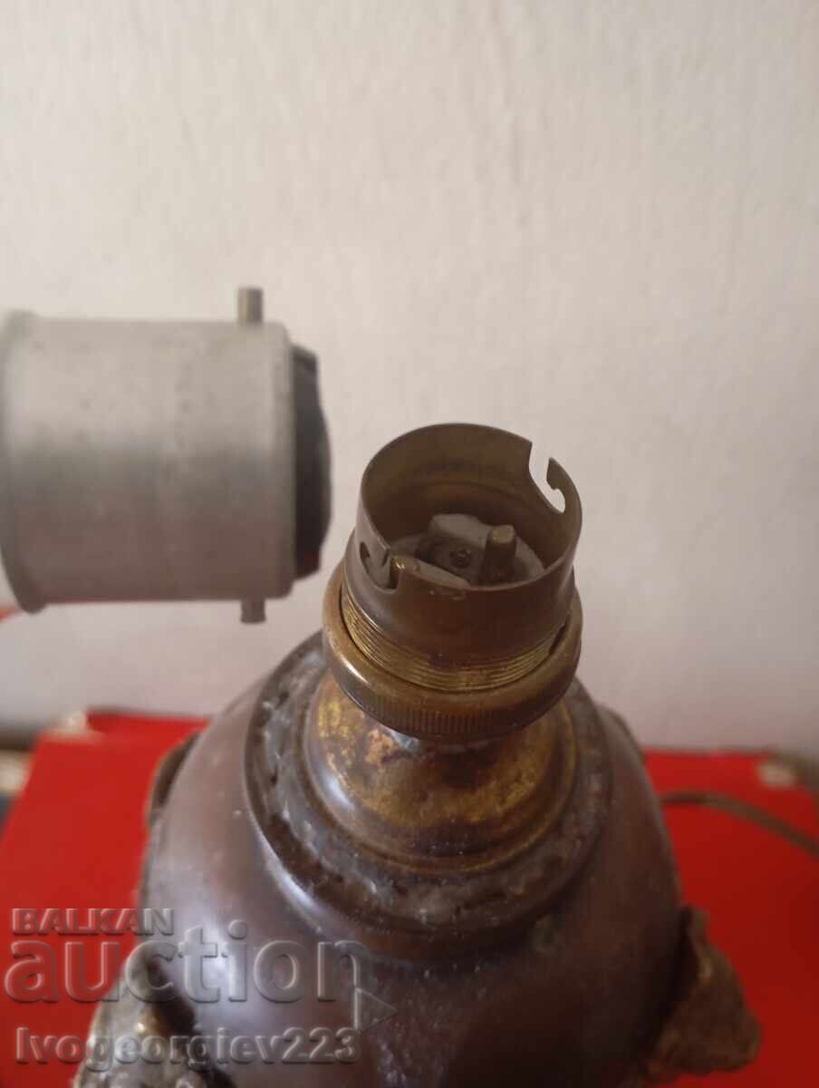 Delivery of Old table lamp