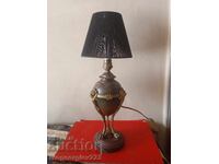 Veche lampă de masă