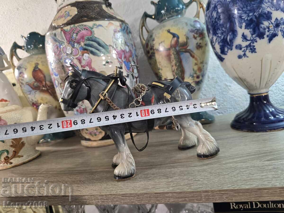 Auction  Elegant collectible porcelain horse!