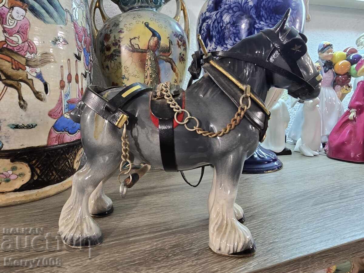 Elegant collectible porcelain horse! - 5
