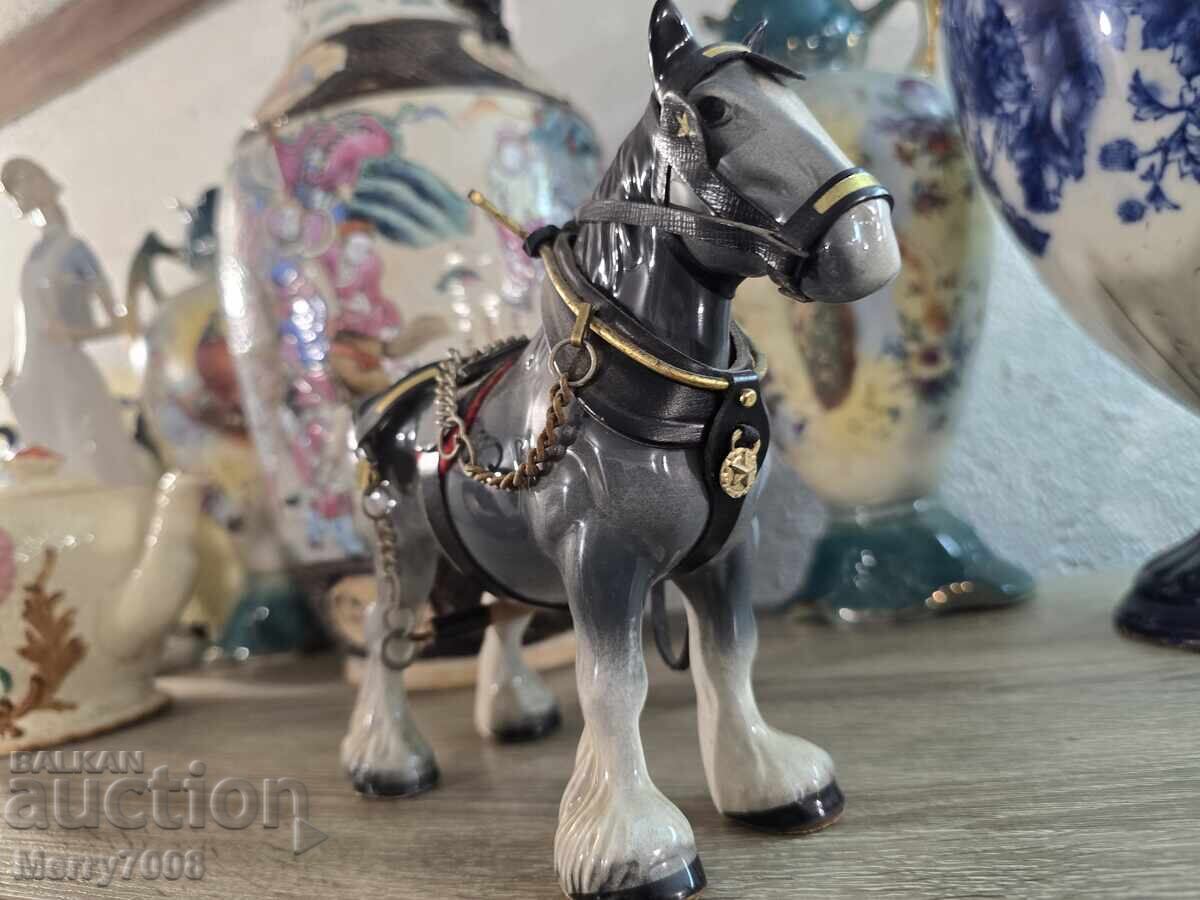 Elegant collectible porcelain horse! - 6