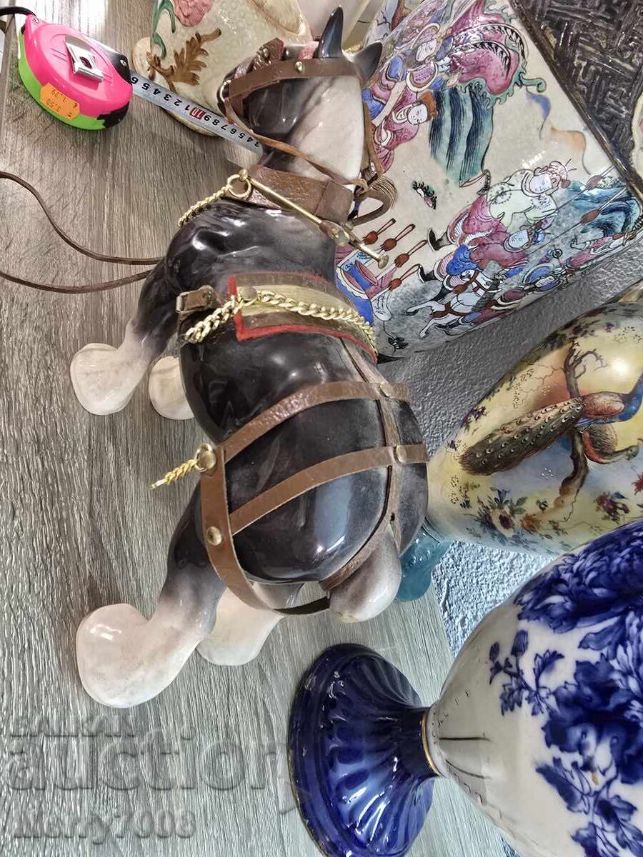 Προσφέρω συλλεκτικό πορσελάνινο άλογο προς πώληση! με τιμή € 35.00 | 68.45 BGN