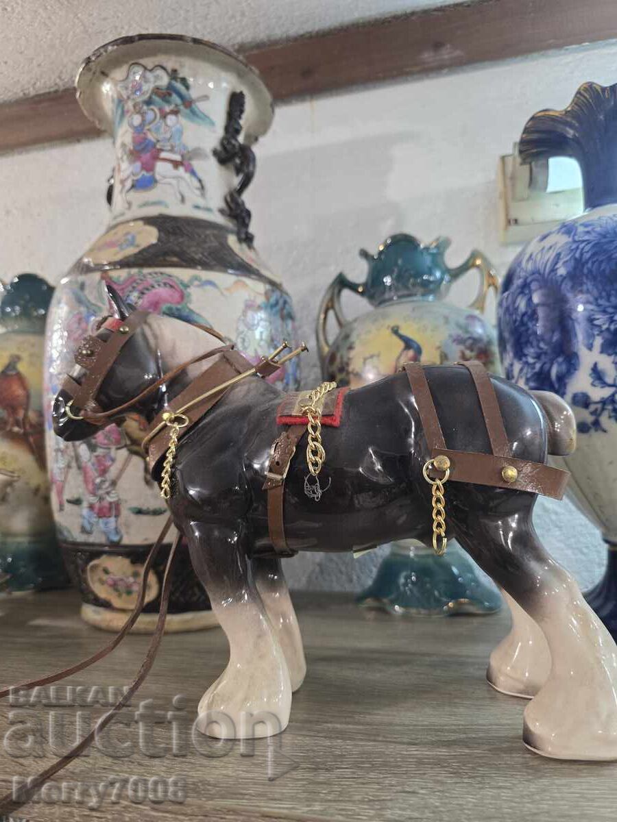Δημοπρασία Προσφέρω συλλεκτικό πορσελάνινο άλογο προς πώληση!