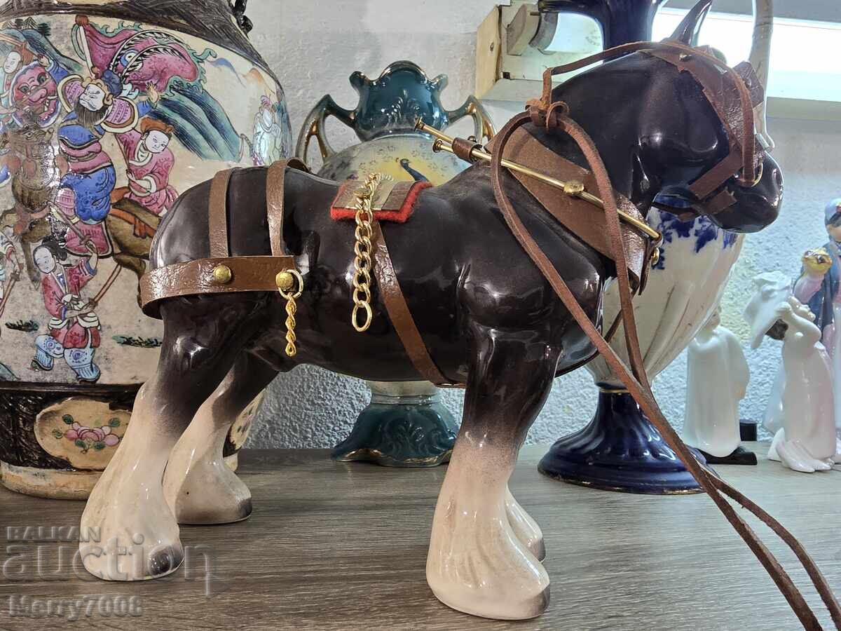 Παράδοση Προσφέρω συλλεκτικό πορσελάνινο άλογο προς πώληση!