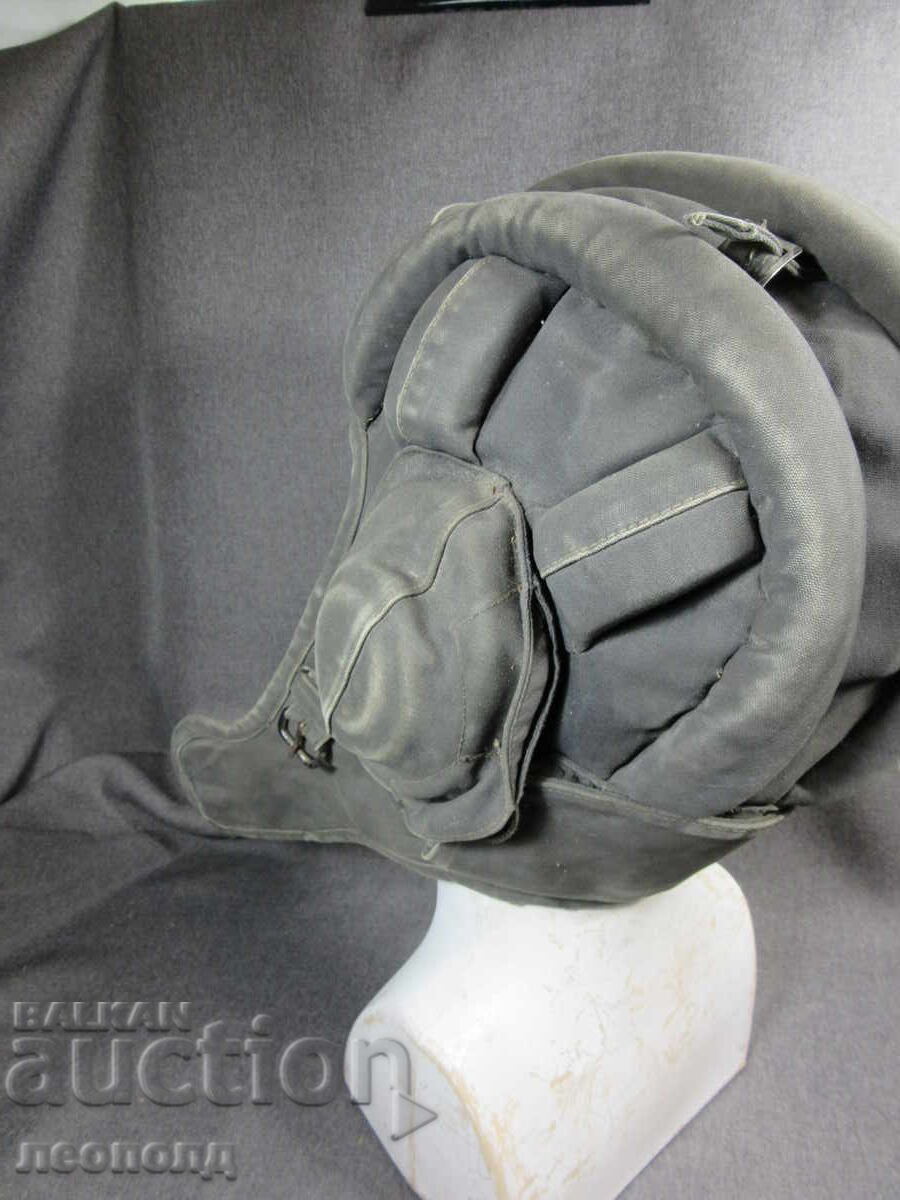 CASCĂ DE TANC VINTAGE URSS BNA TANC cu preț € 40.00 | 78.23 BGN CASCĂ DE TANC VINTAGE URSS BNA TANC cu preț € 40.00 | 78.23 BGN