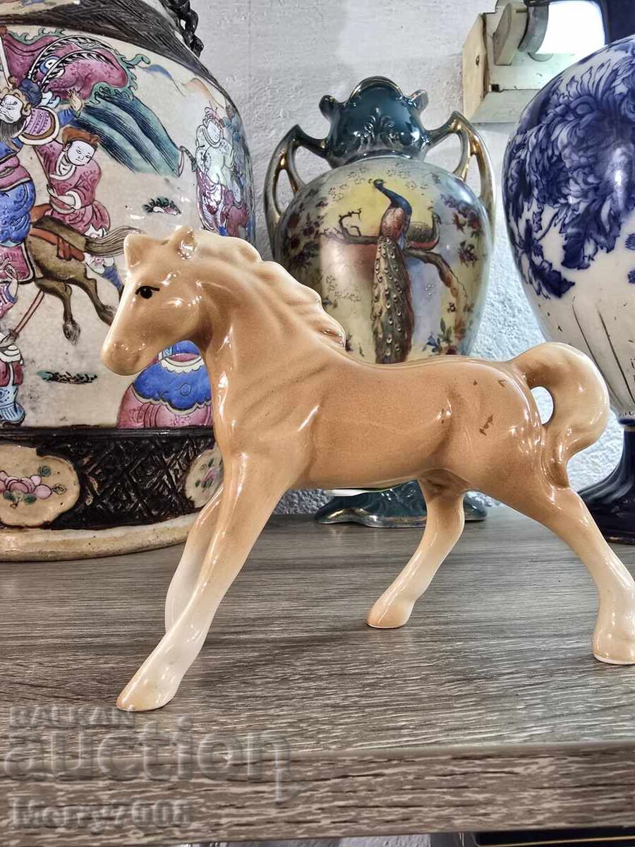 Δημοπρασία Προσφέρω ένα εκλεπτυσμένο συλλεκτικό πορσελάνινο άλογο!