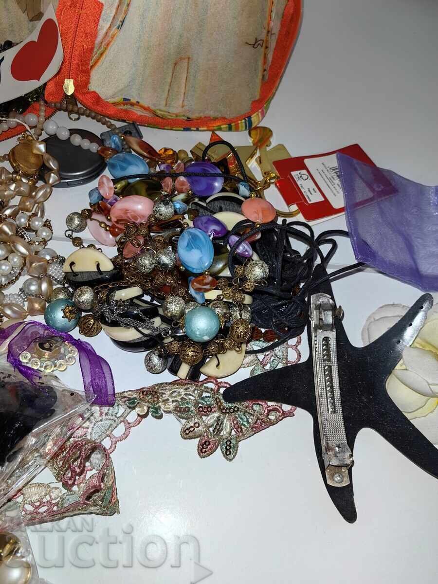 Livrarea CUTIA CU „COMORI” LOT BIJUTERII ÎNTREGI ȘI RUPTE