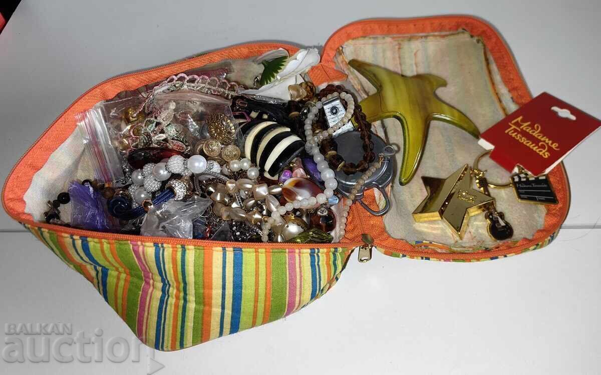 CUTIA CU „COMORI” LOT BIJUTERII ÎNTREGI ȘI RUPTE