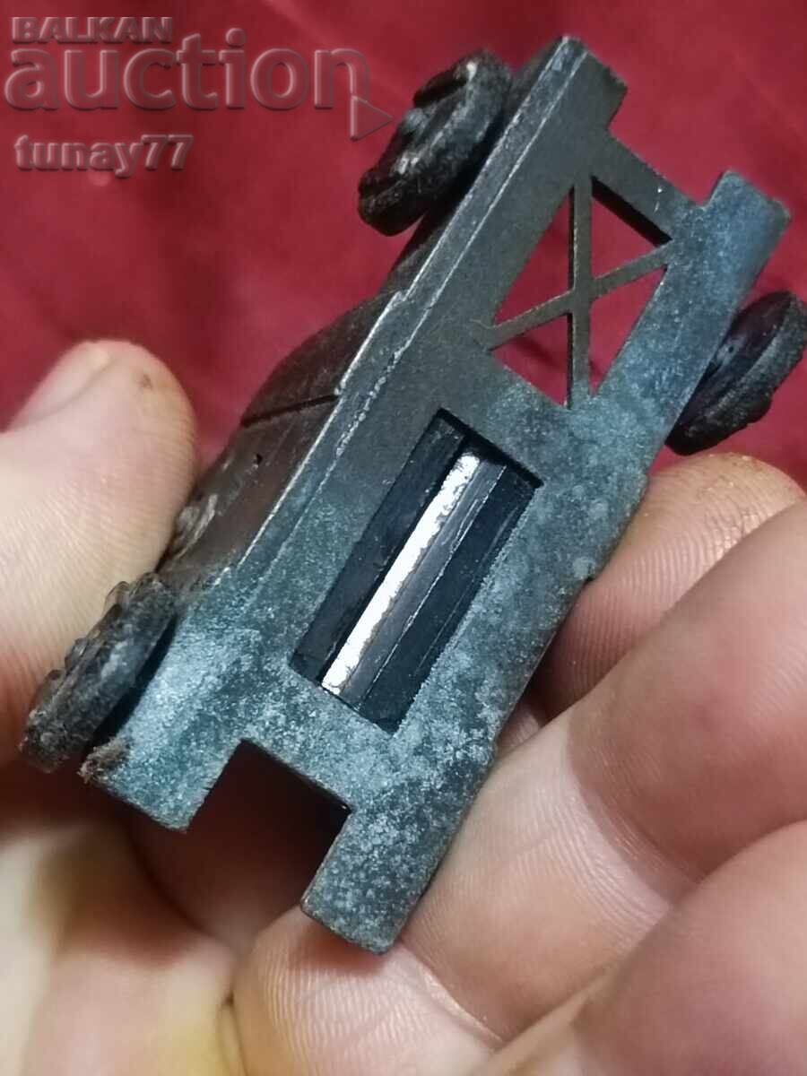 Licitație Ascuțitoare metalică de colecție Licitație Ascuțitoare metalică de colecție