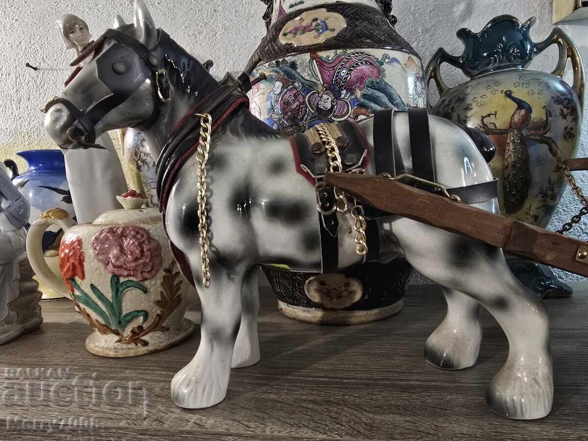 Σπάνιο συλλεκτικό σετ – διακοσμητικό άλογο με κάρο με τιμή € 75.00 | 146.69 BGN