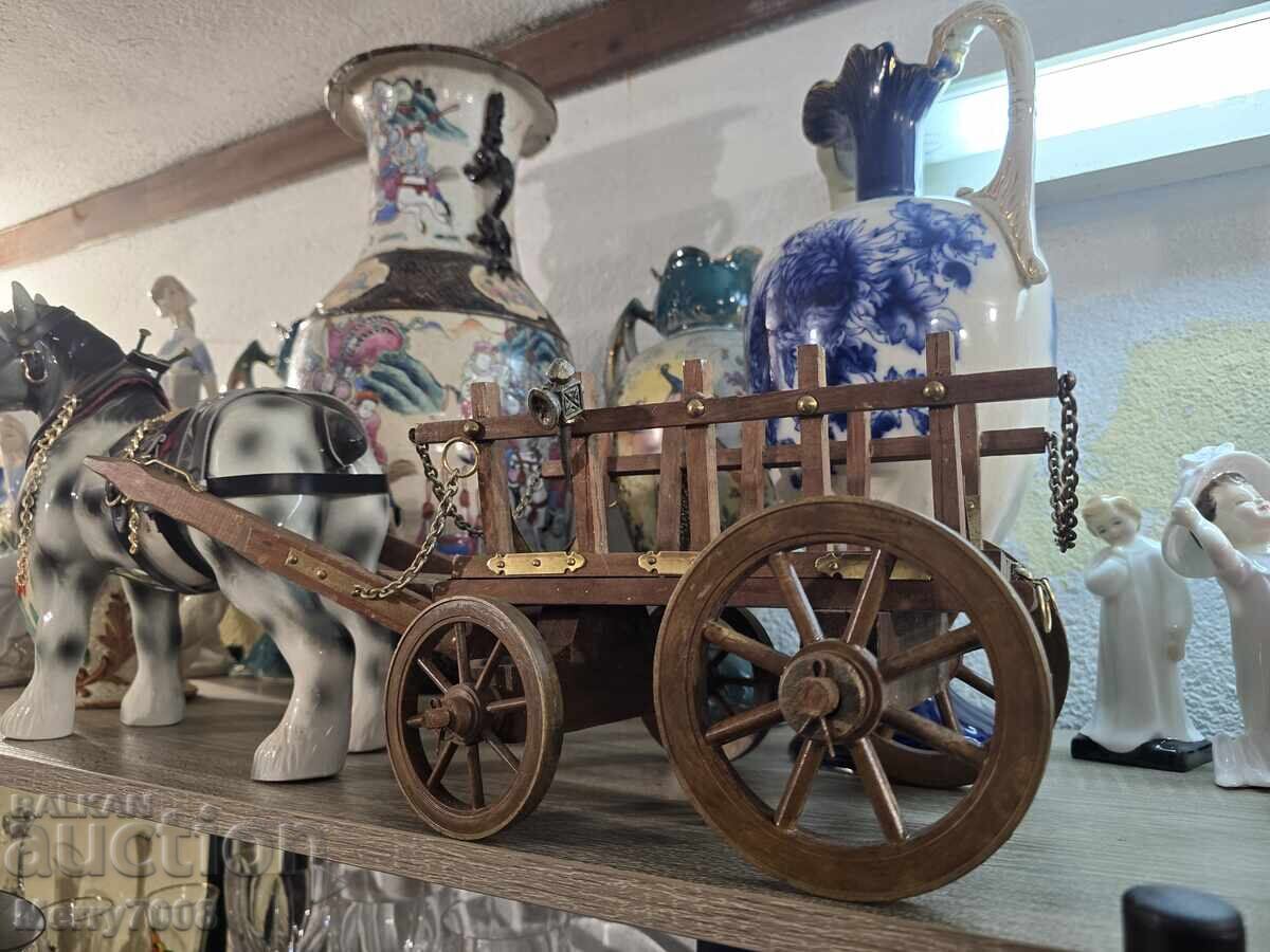 Δημοπρασία Σπάνιο συλλεκτικό σετ – διακοσμητικό άλογο με κάρο