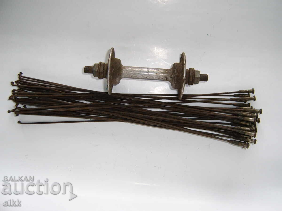 Livrarea Roată de lemn pentru trăsură, veche, cu butuc și spițe