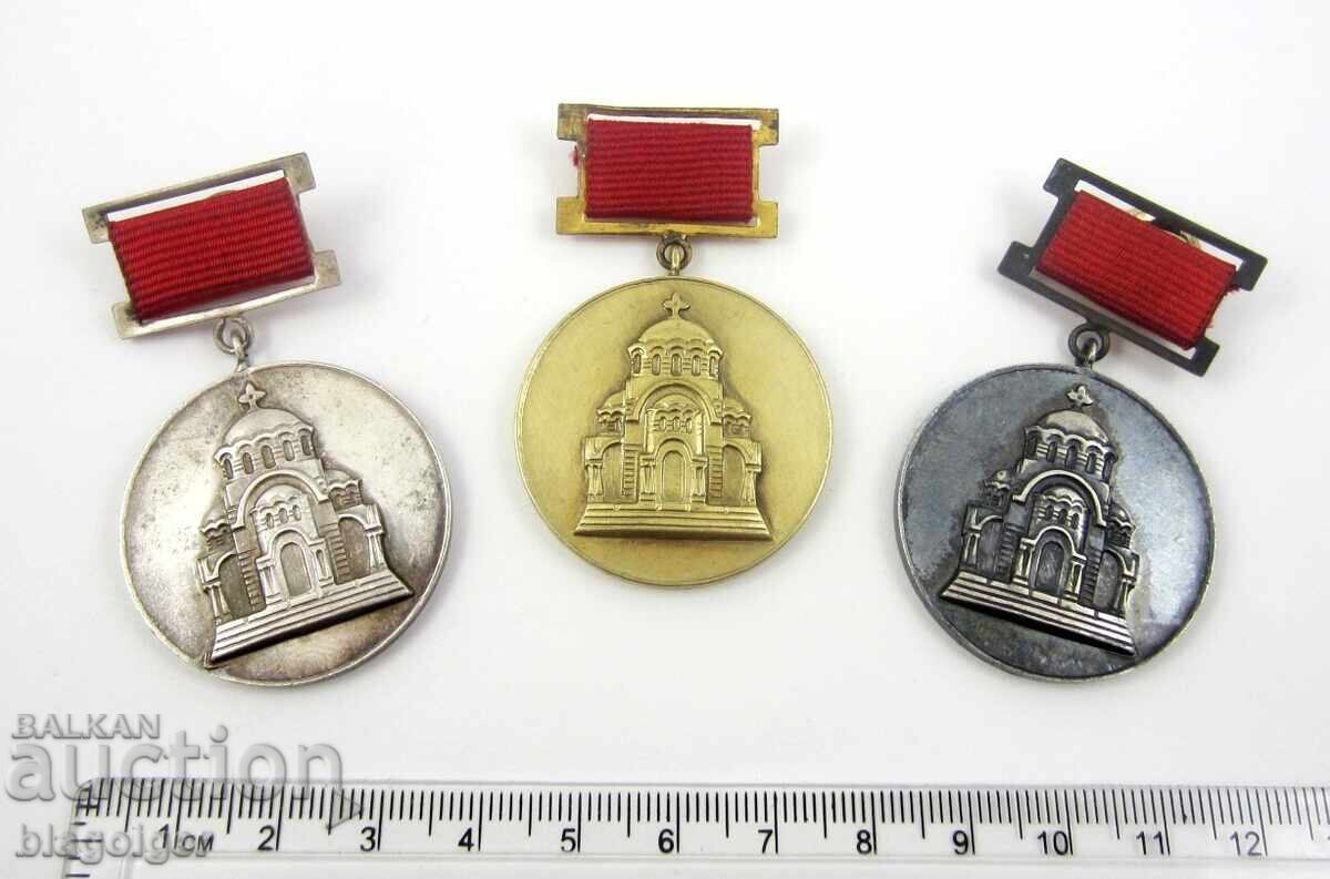 Licitație 100 DE ANI DE EPOPEE A PLEVENULUI - LOT 3 INSIGNE