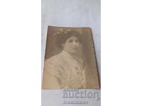 Снимка Велико Търново Млада жена 1910