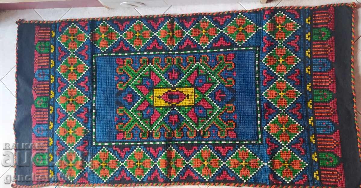 COVOR/PANOU ȚESUT AUTENTIC cu preț € 50.00 | 97.79 BGN COVOR/PANOU ȚESUT AUTENTIC cu preț € 50.00 | 97.79 BGN