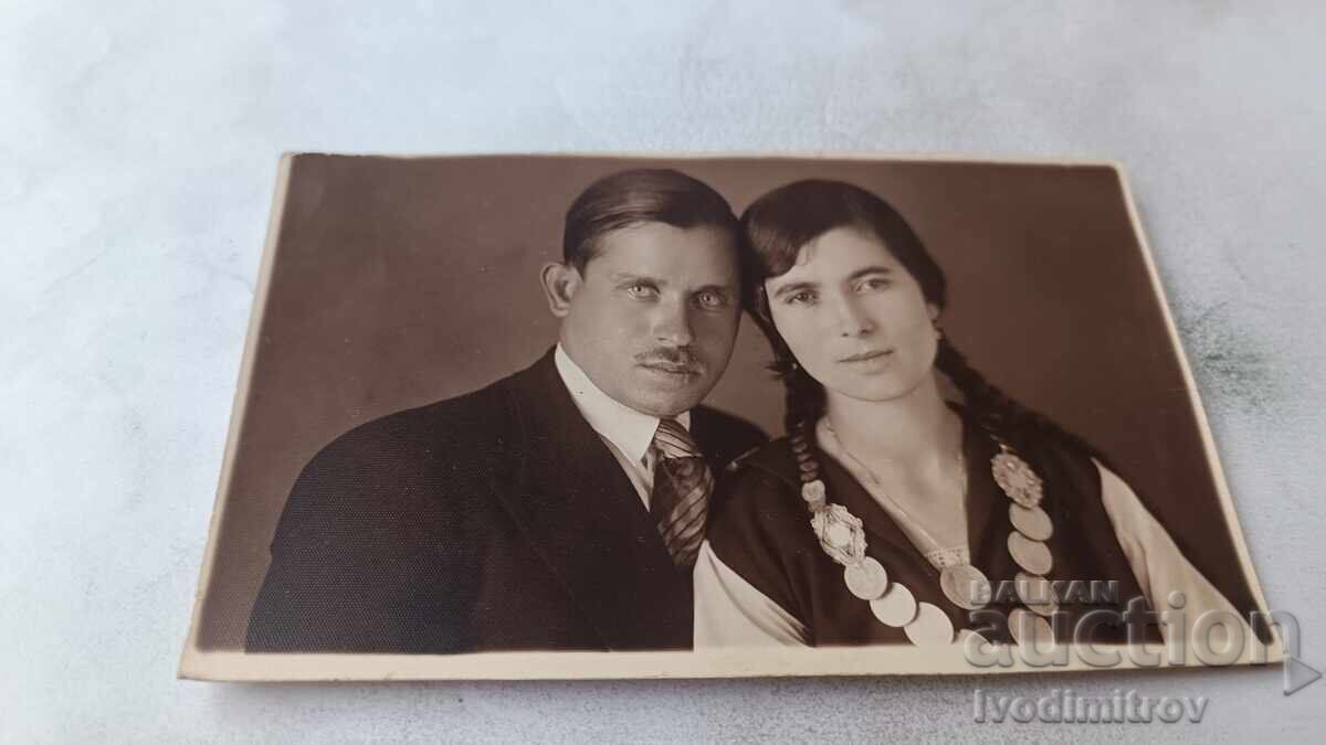 Fotografie bărbat și femeie tânără