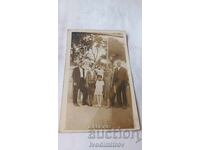 Снимка Мъже жени и момиче