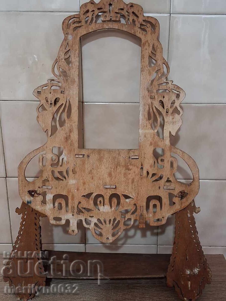 Παράδοση Παλαιό ξύλινο ράφι εικονοστασίου με ξυλόγλυπτα για εικόνες