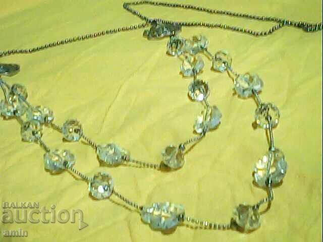 Colier frumos cu cristale Swarovski cu preț € 5.00 | 9.78 BGN