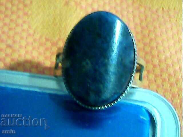 Inel vechi placat cu argint și aur, cu piatră naturală mare cu preț € 4.00 | 7.82 BGN