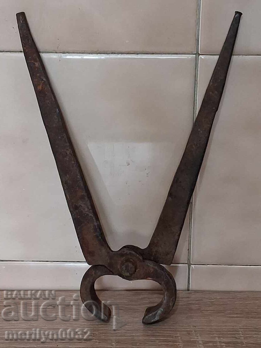 Стари клепани клещи керпедент ковано желязо с цена € 23.90 | 46.74 лв.