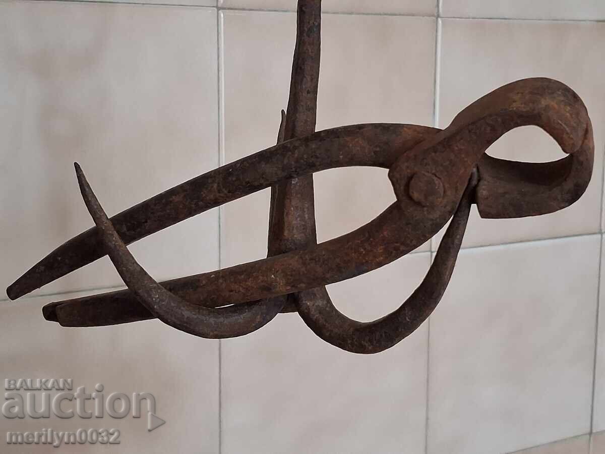 Clește vechi tip clește de dulgherie, fier forjat cu preț € 18.90 | 36.97 BGN