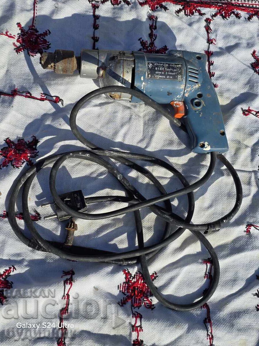 Mașină de găurit din Lovech în stare perfectă de funcționare. Cablu de 3 metri cu întrerupător cu preț € 19.99 | 39.10 BGN