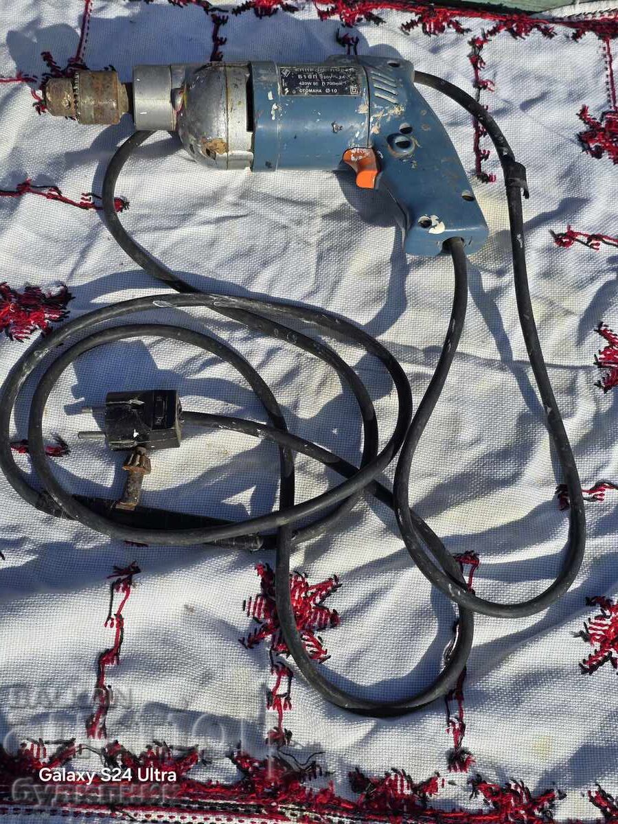 Livrarea Mașină de găurit din Lovech în stare perfectă de funcționare. Cablu de 3 metri cu întrerupător